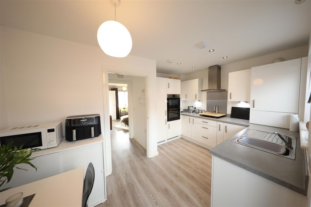 Property photo 2 of 16 Kitchen