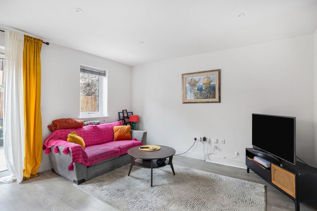 Property photo 3 of 11