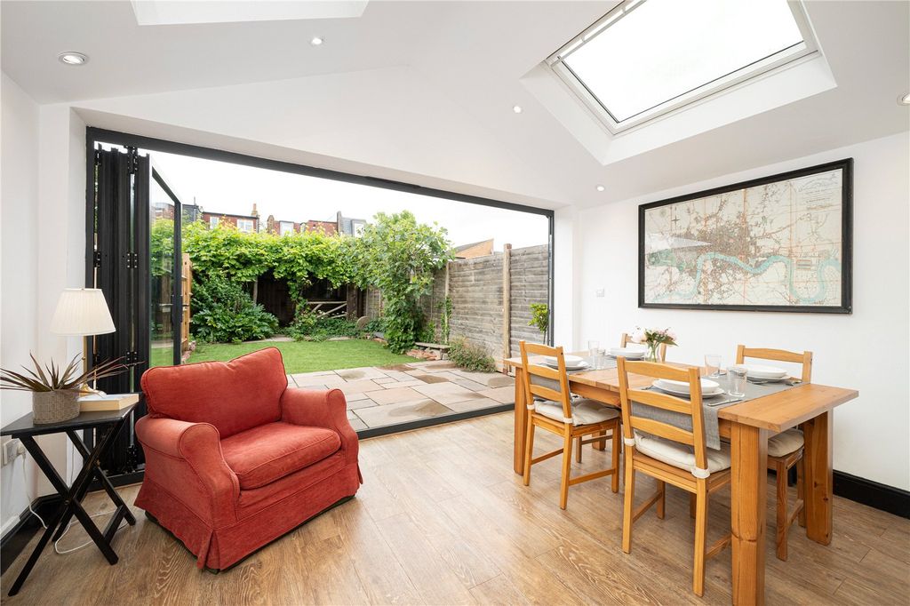 Property photo 3 of 14 Dining Space