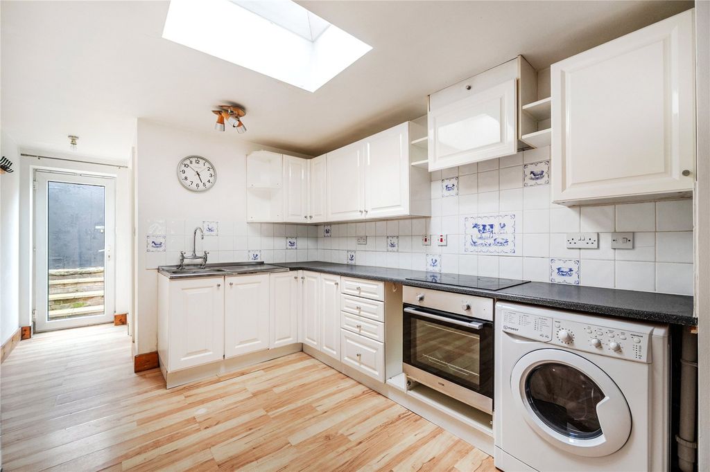 Property photo 3 of 20 Kitchen