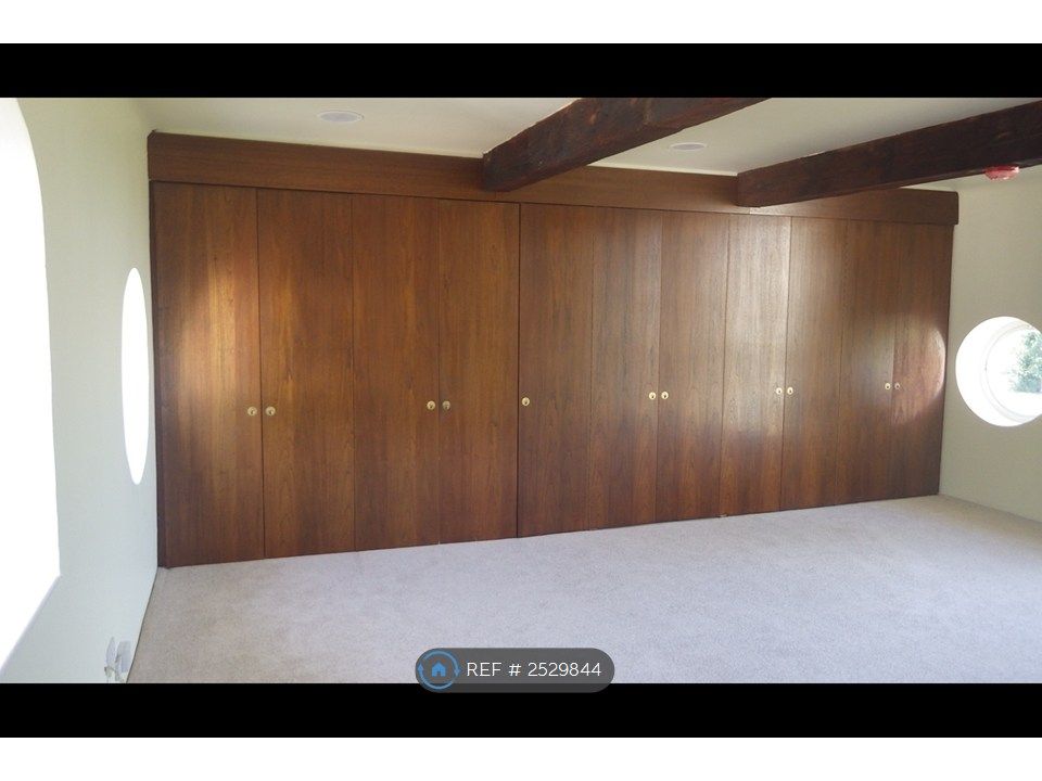 Property photo 3 of 18 Concealed Kitchen