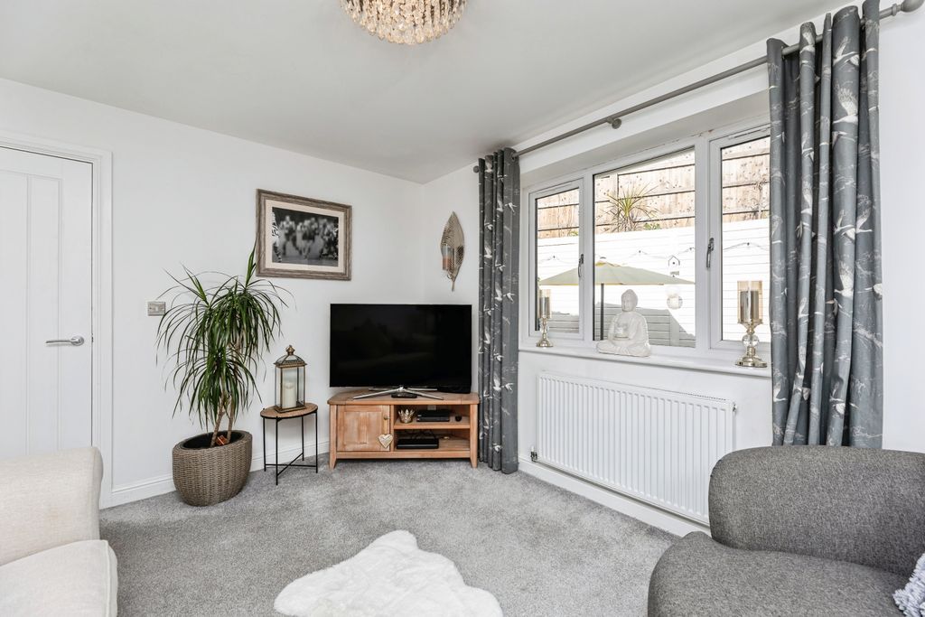 Property photo 2 of 15 Lounge