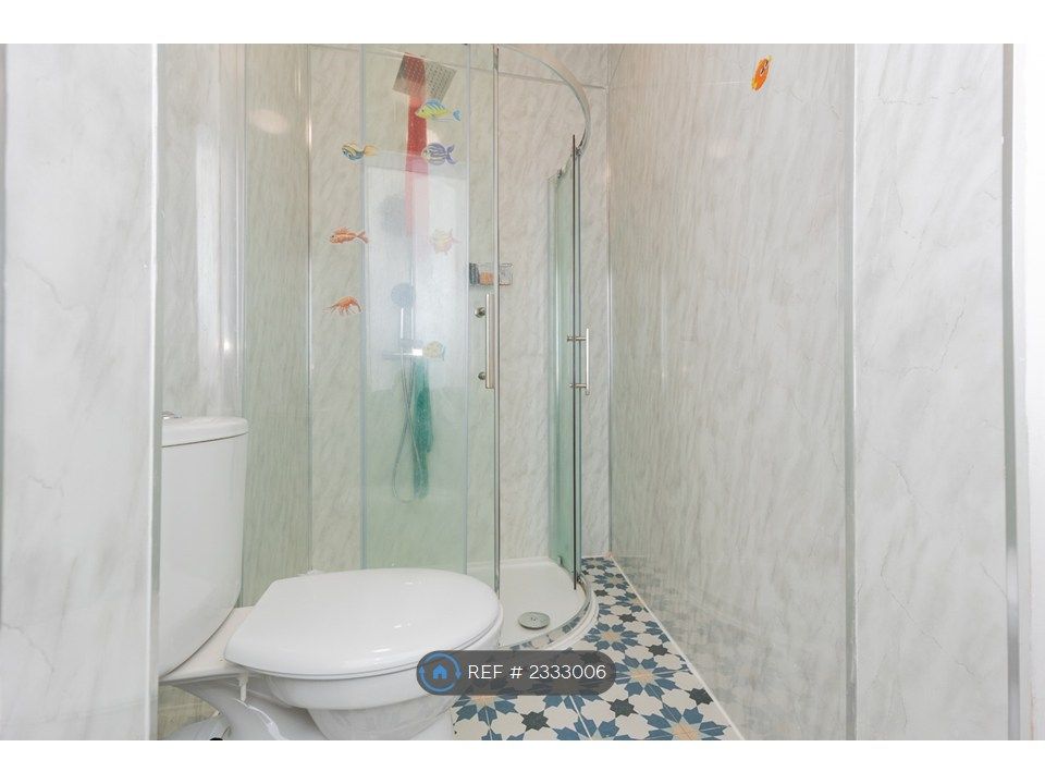 Property photo 3 of 16 Room 3 En-Suite