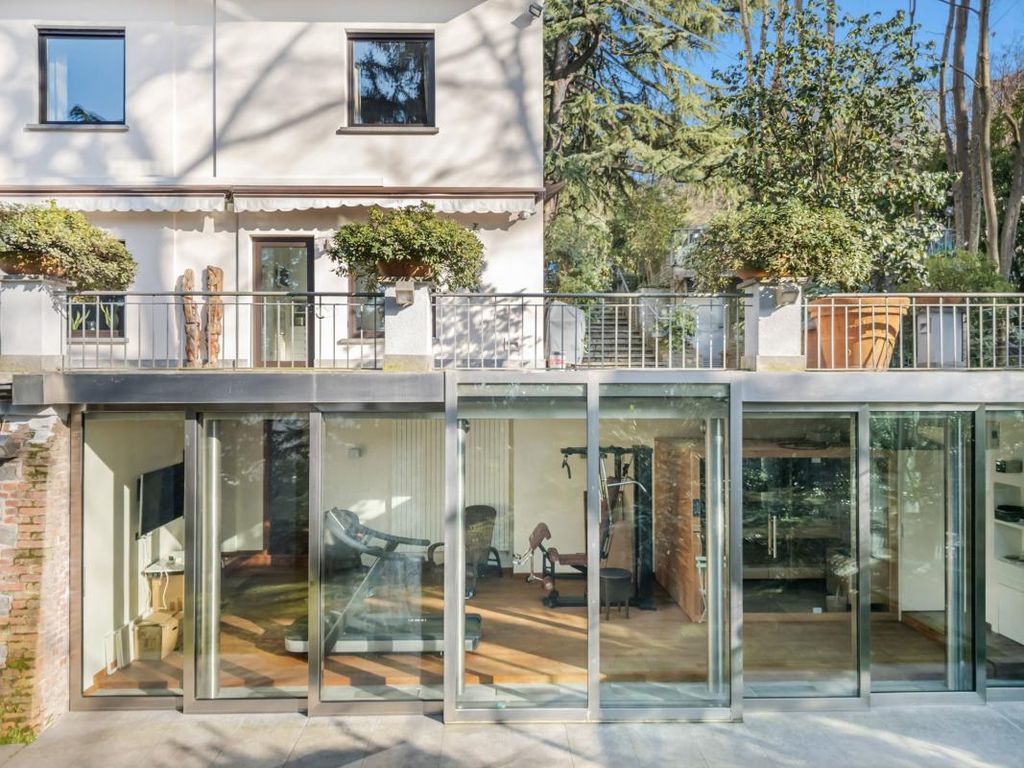 Property photo 3 of 35