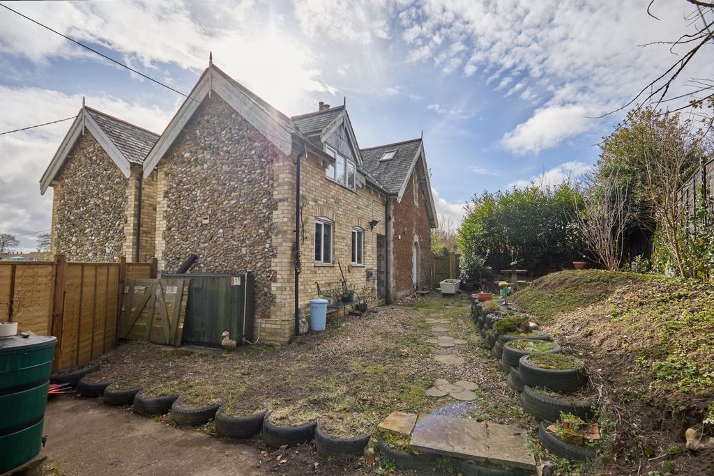 Property photo 2 of 23