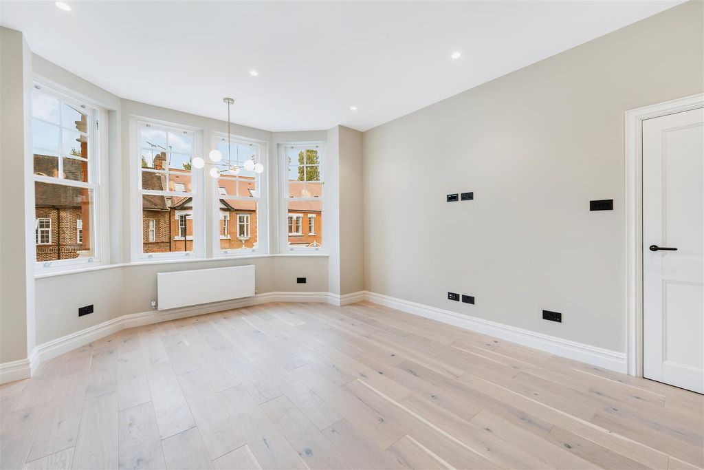 Property photo 3 of 13 7 Woodgrange Avenue Flat 4 (2).Jpg