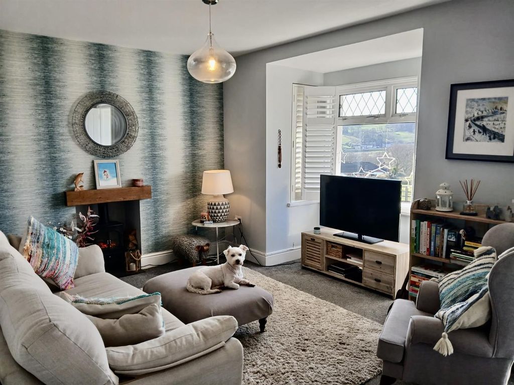 Property photo 2 of 23 Lounge