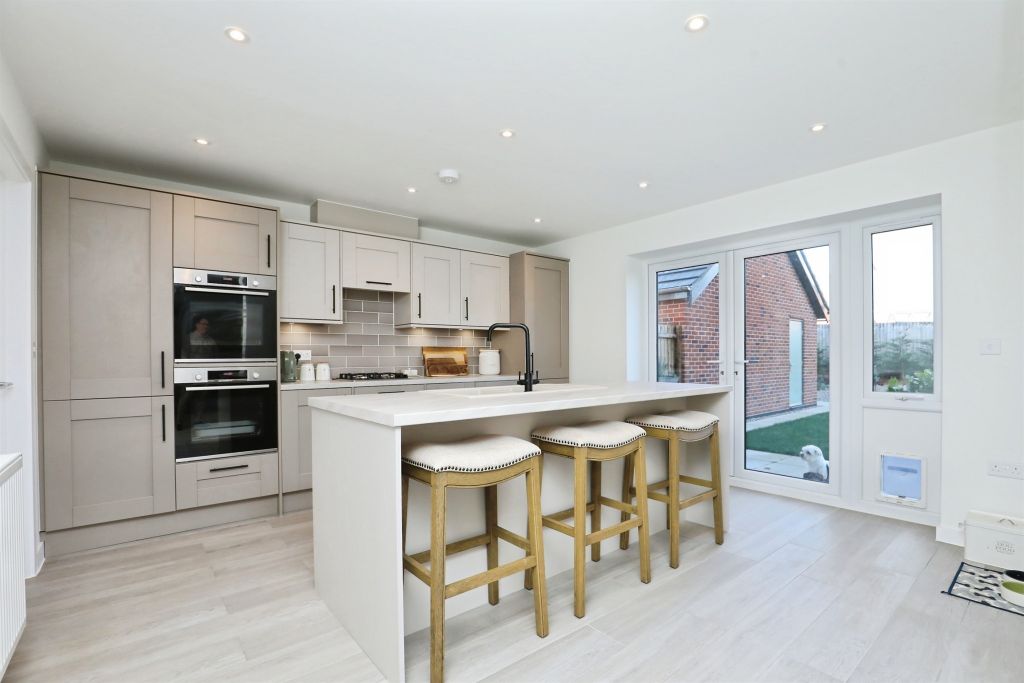 Property photo 2 of 27