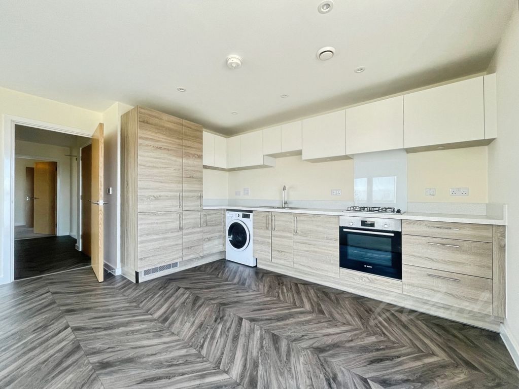 Property photo 2 of 10 Kitchen