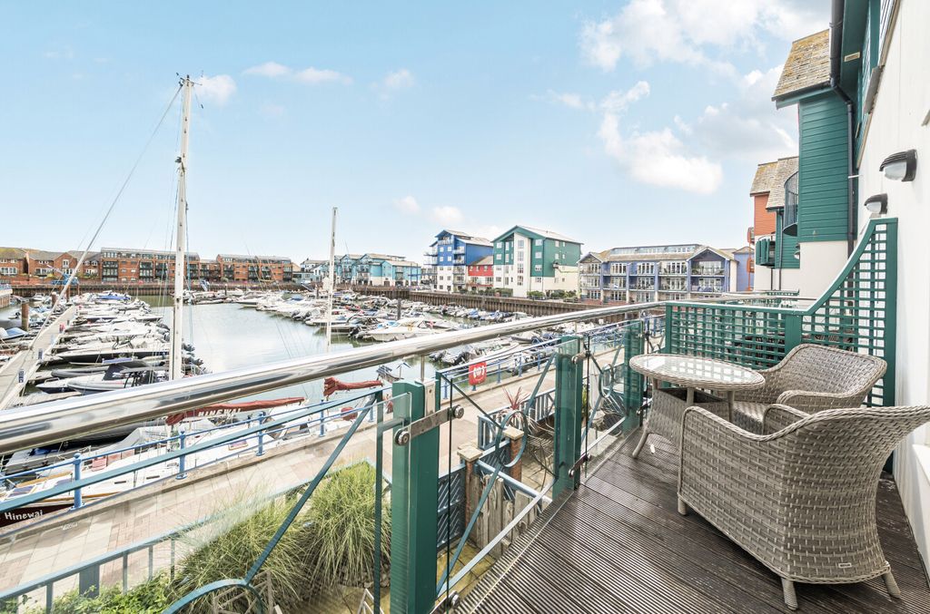 Property photo 1 of 20 Marina View