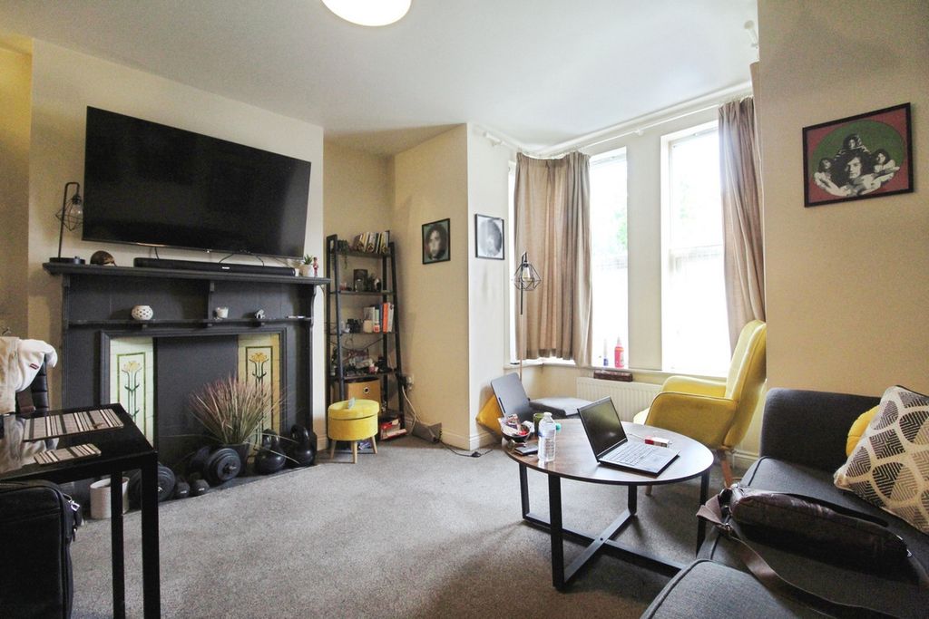 Property photo 2 of 5