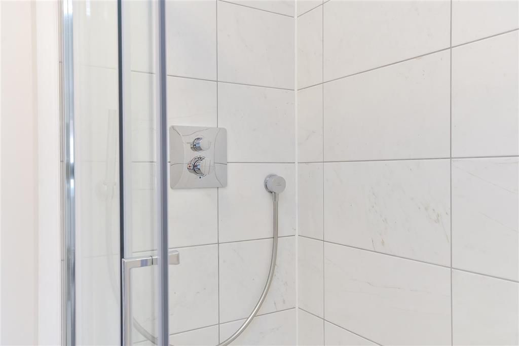 Property photo 3 of 13 En-Suite
