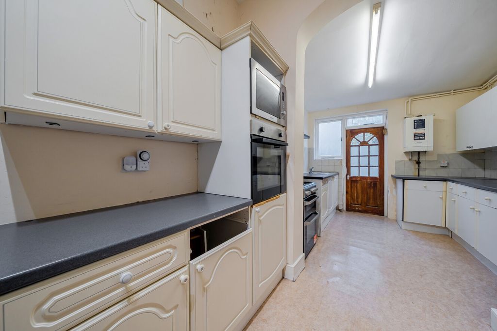 Property photo 2 of 10 1446285-21-69De7E...