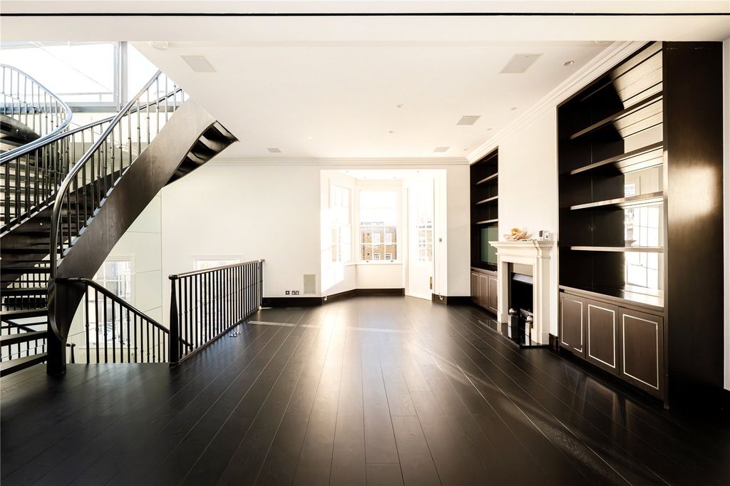 Property photo 3 of 21 Reception Room