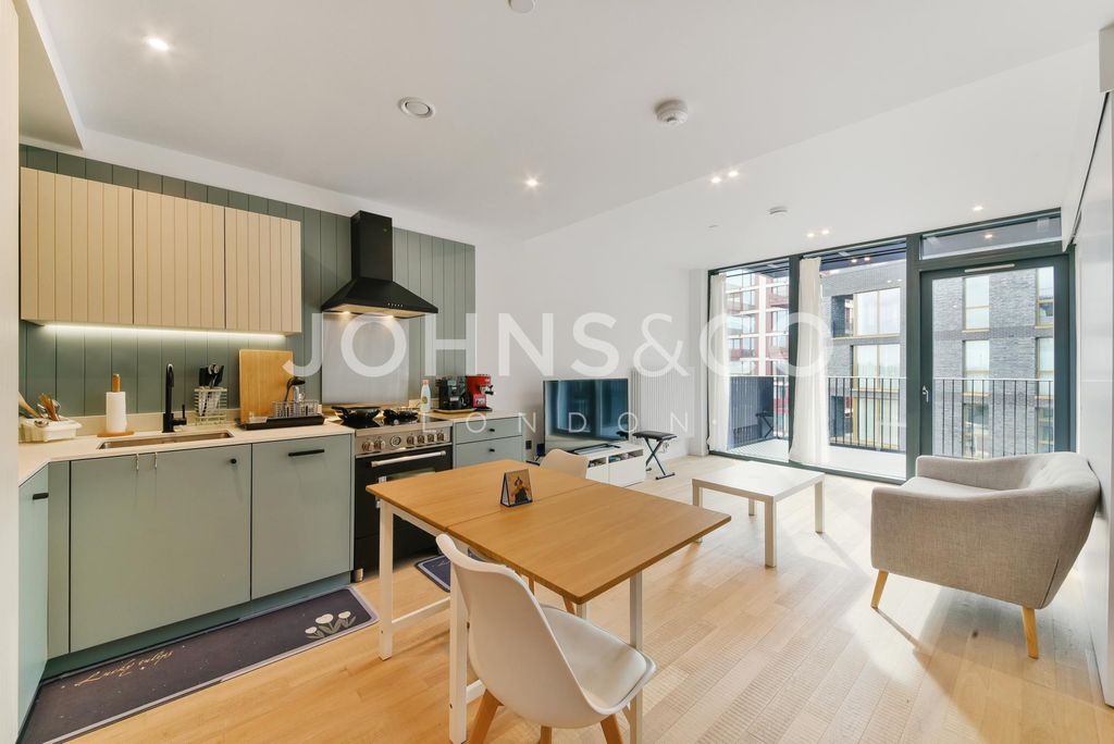 Property photo 1 of 18