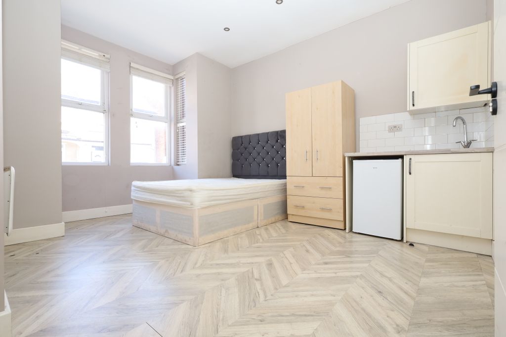 Property photo 1 of 2