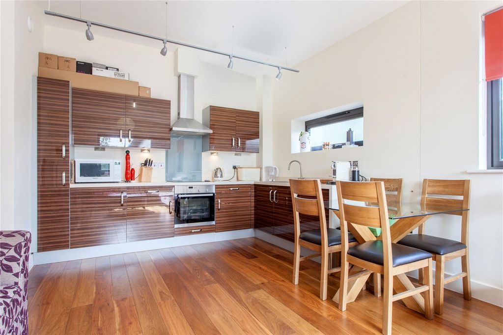 Property photo 3 of 11 Kitchen/Dining Area