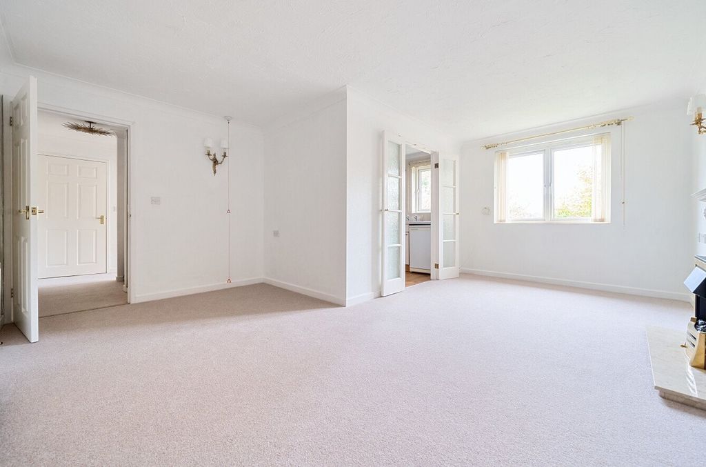 Property photo 2 of 13 Lounge