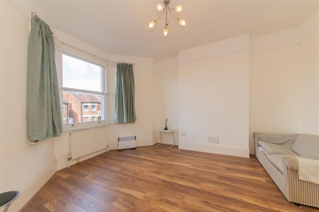 Property photo 2 of 6