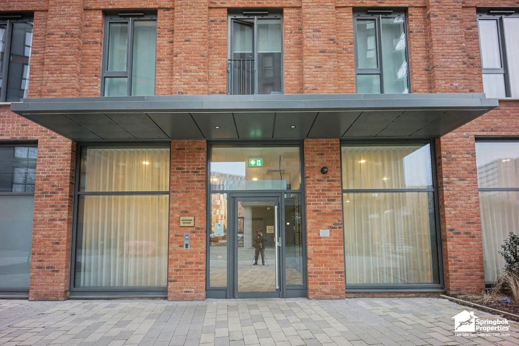 Property photo 1 of 21 Front View