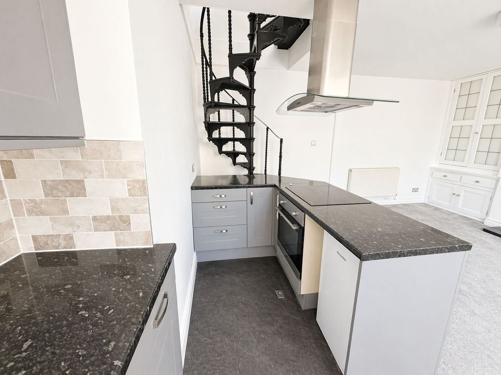 Property photo 3 of 9 Kitchen