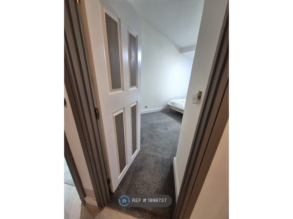 Property photo 2 of 31