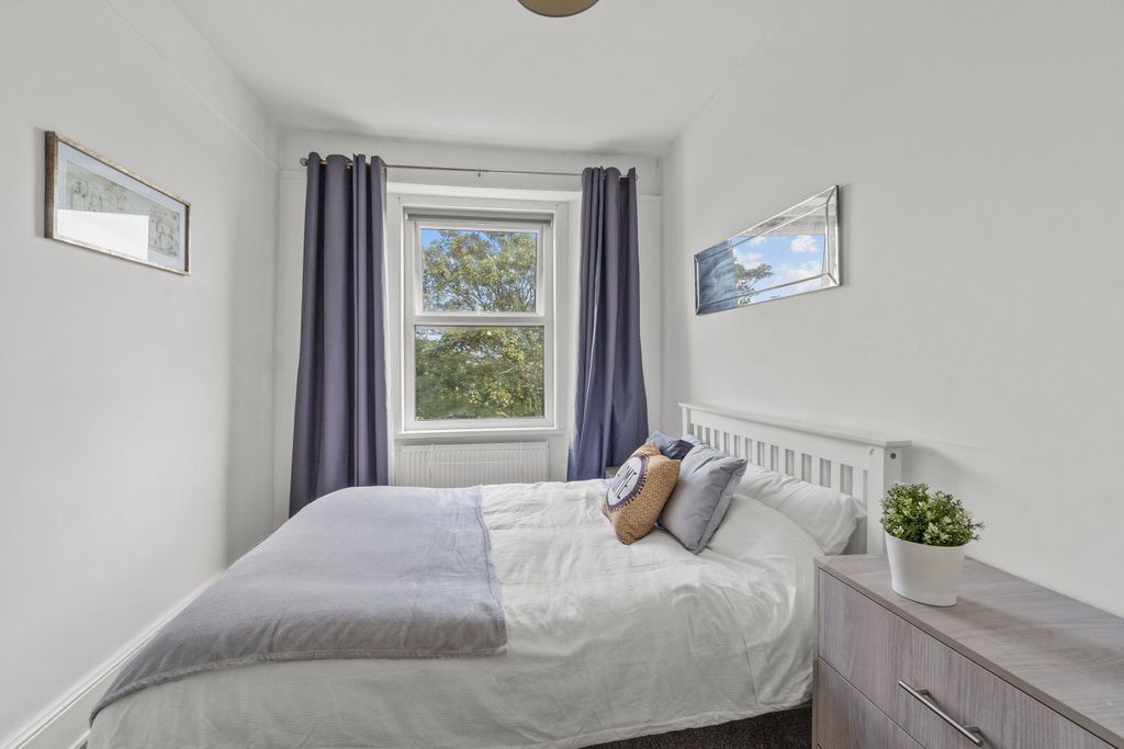 Property photo 3 of 11 0023