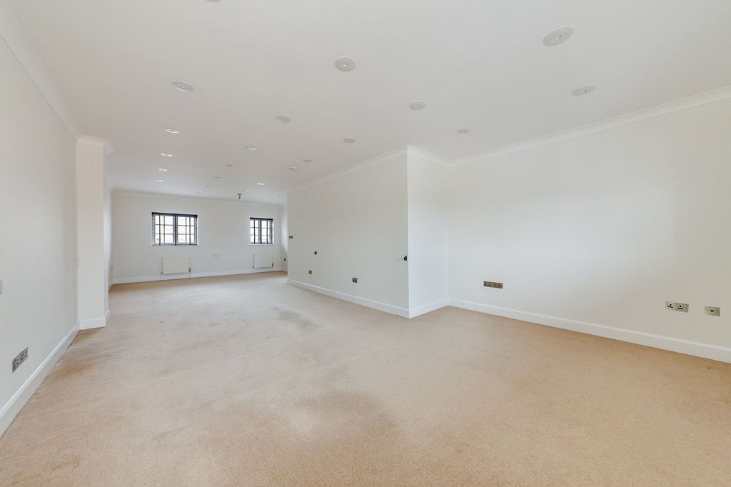 Property photo 3 of 21