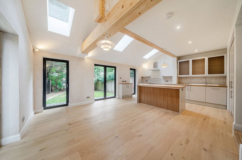 Property photo 2 of 20 1525886-11-6Ab4F4...
