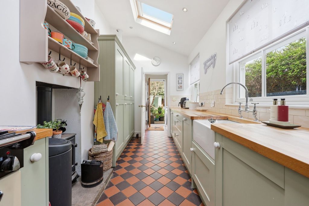 Property photo 3 of 20