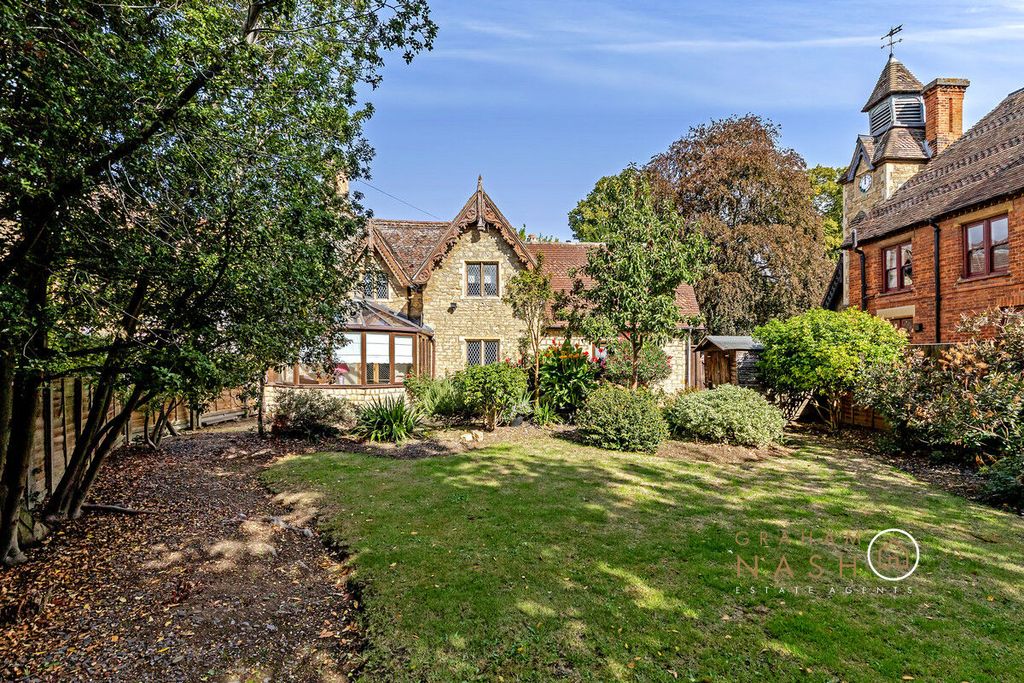 Property photo 3 of 34