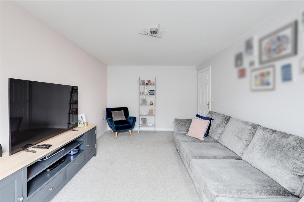 Property photo 3 of 25 5104.Jpg