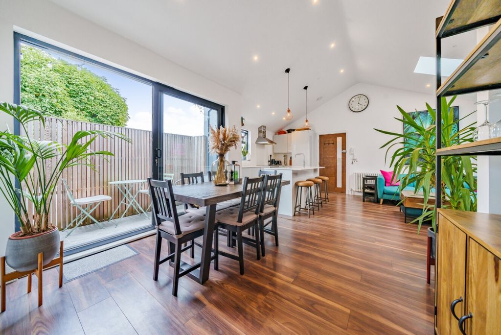 Property photo 2 of 7 1140001 (3)