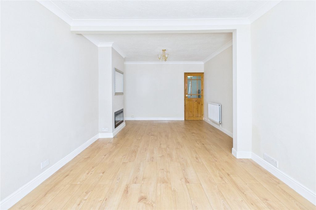 Property photo 3 of 19 Picture No. 02