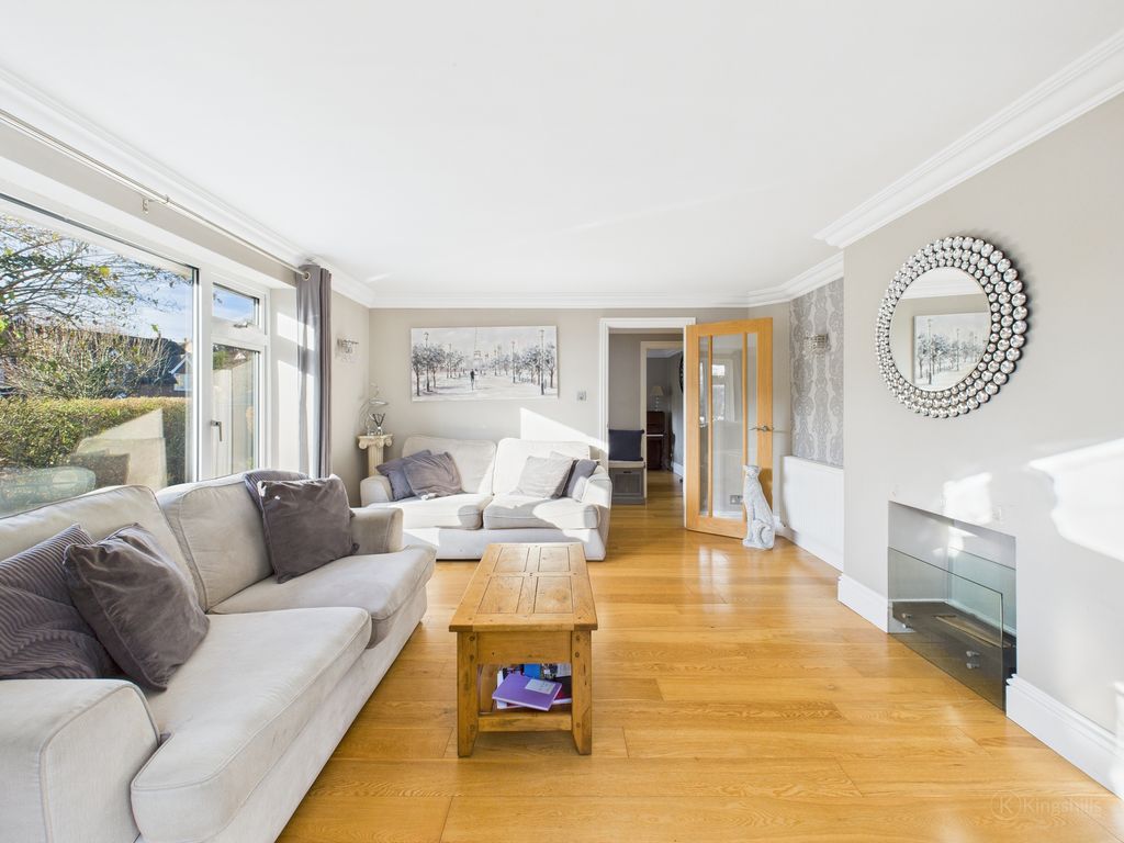 Property photo 3 of 21 Living Room