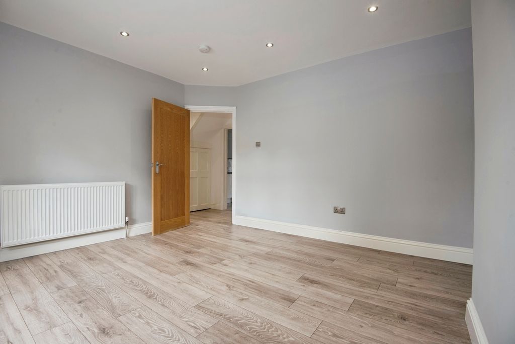 Property photo 3 of 13 Pbox-Img.Jpg