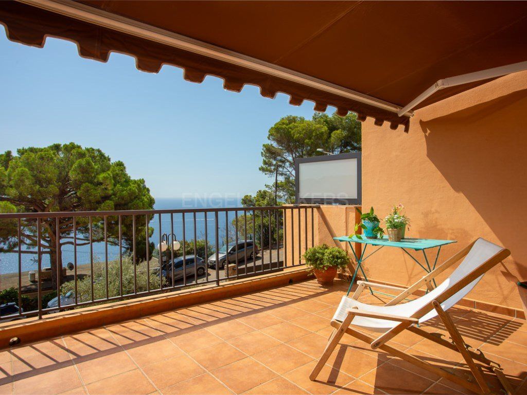Property photo 1 of 19 Renovated Duplex With Sea Views