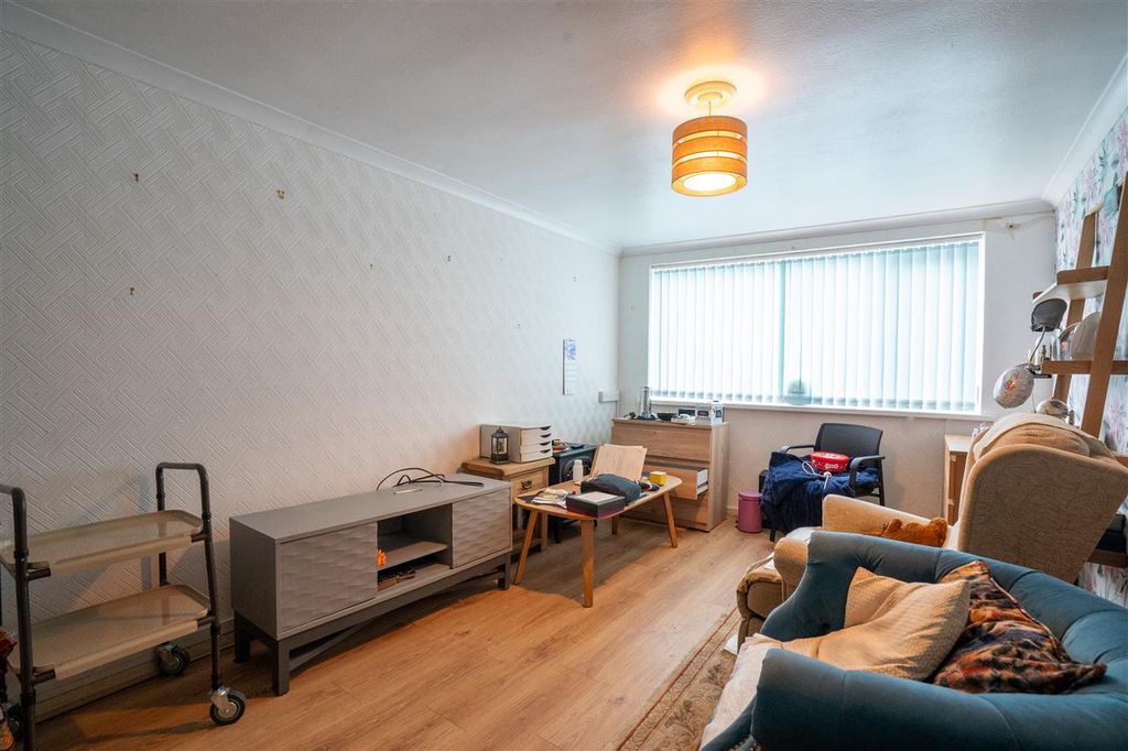 Property photo 2 of 7 Lounge