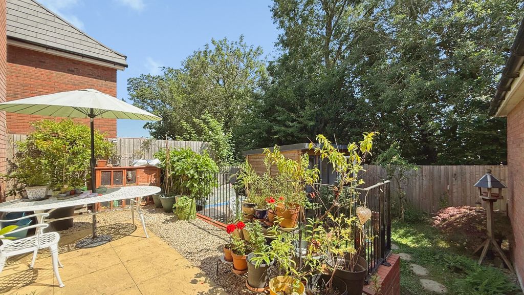Property photo 2 of 17 Garden