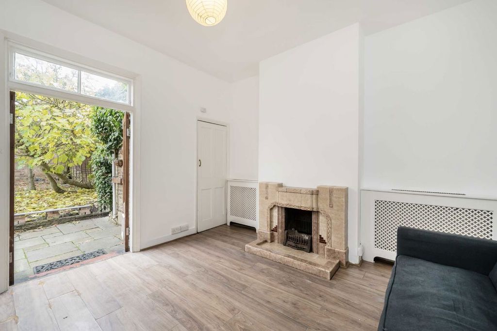 Property photo 3 of 10