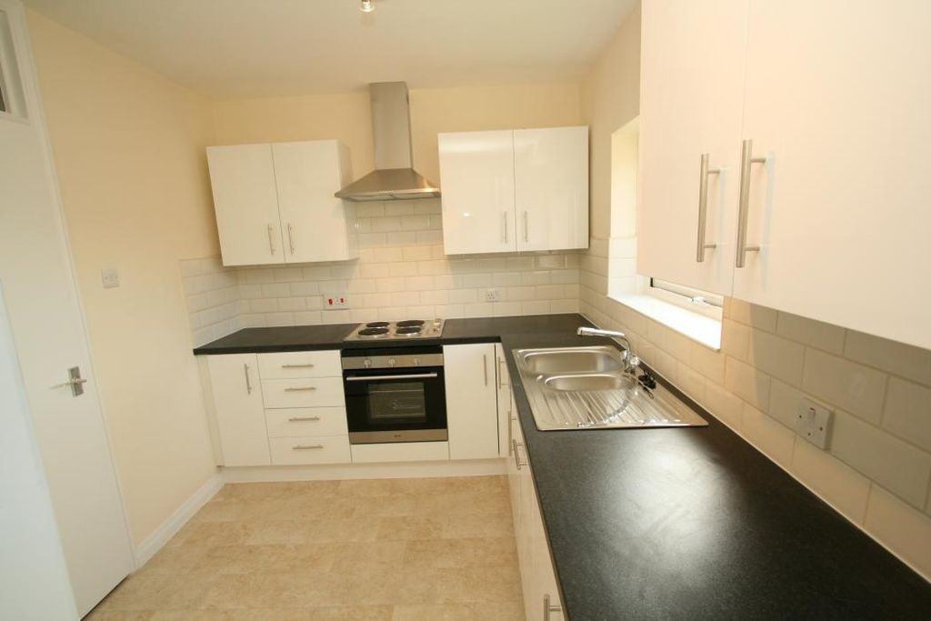 Property photo 2 of 7 Kitchen