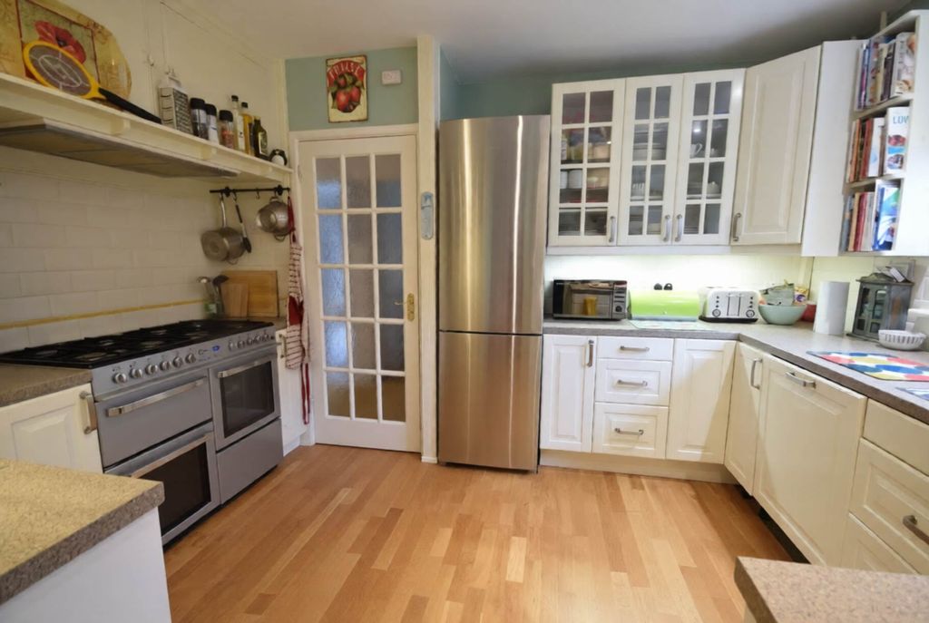 Property photo 2 of 9