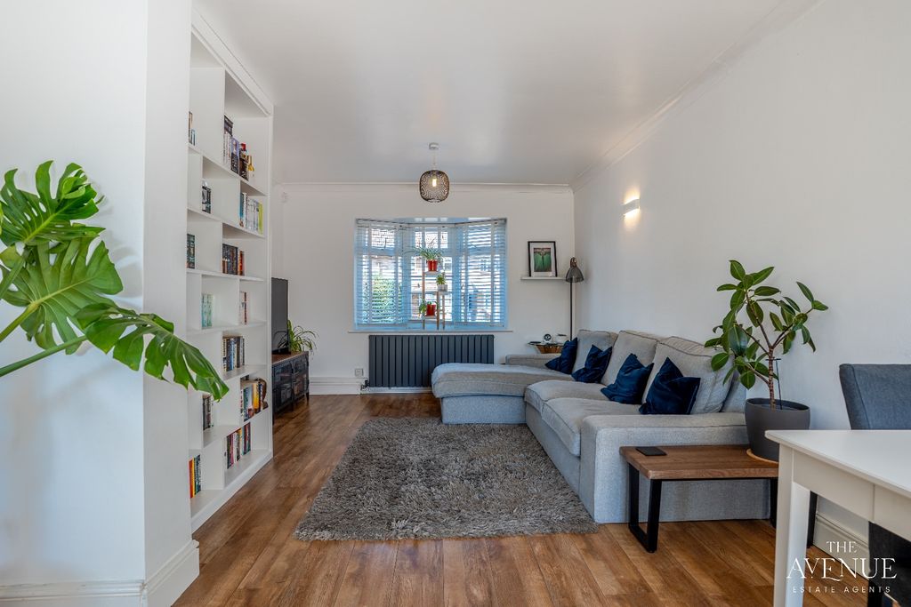 Property photo 3 of 13 5435943