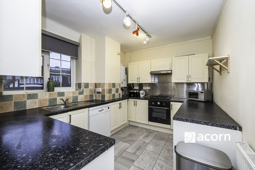 Property photo 3 of 12 Kitchen