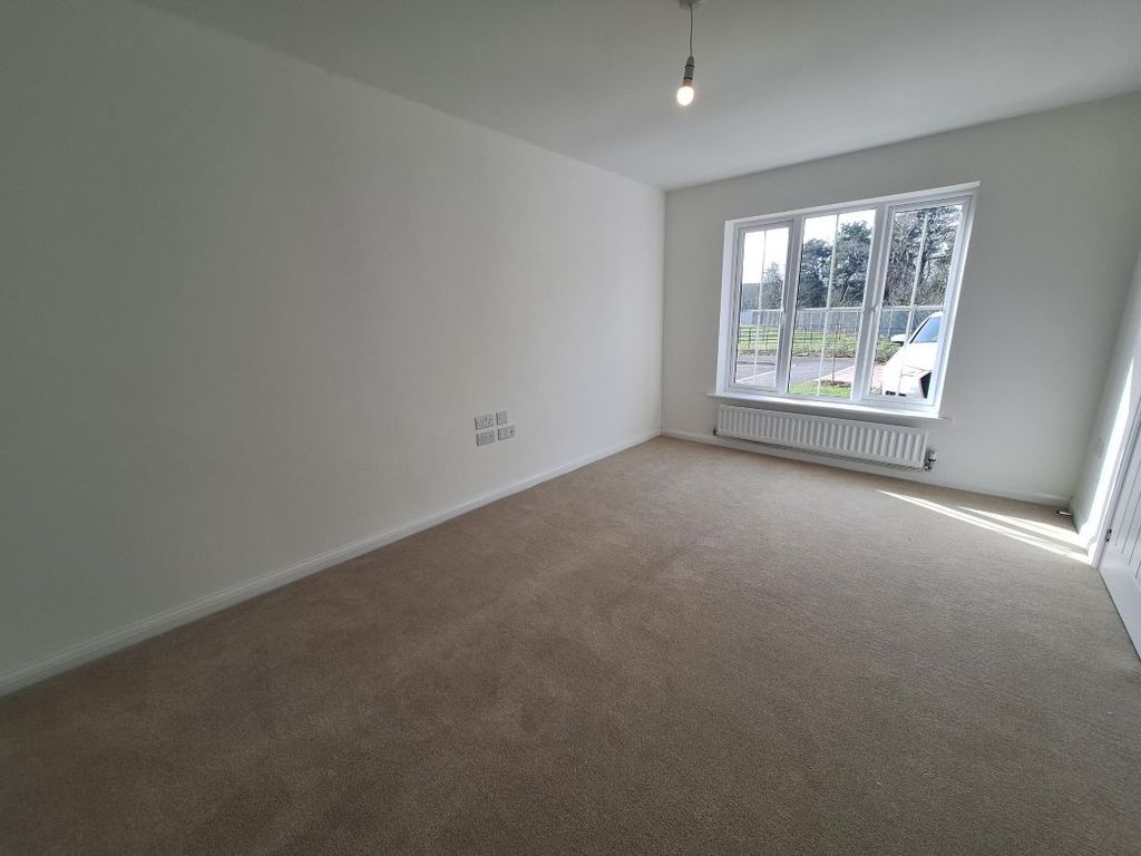 Property photo 3 of 11 Living Room