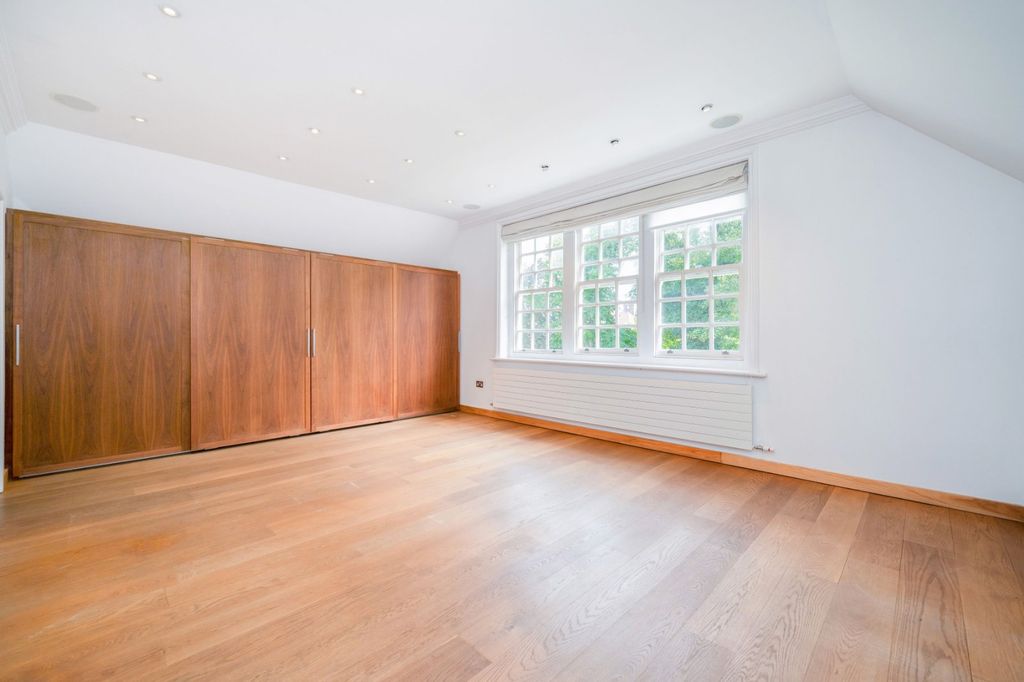 Property photo 3 of 28