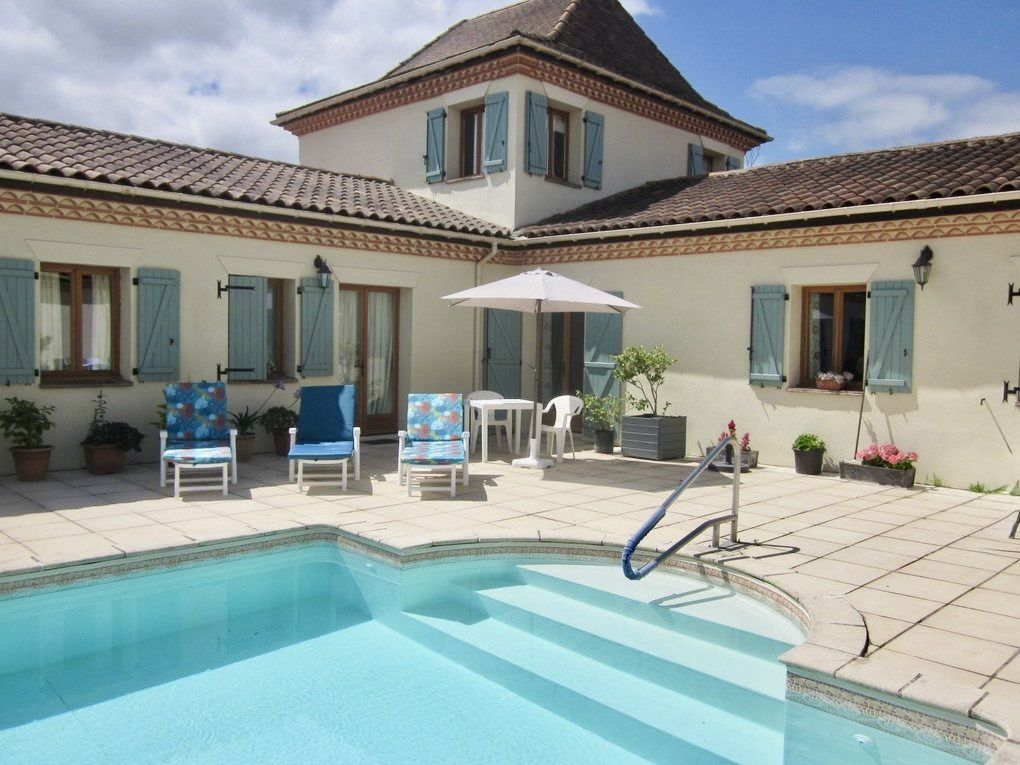 Property photo 2 of 12