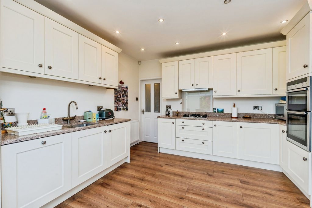 Property photo 3 of 16 Photo