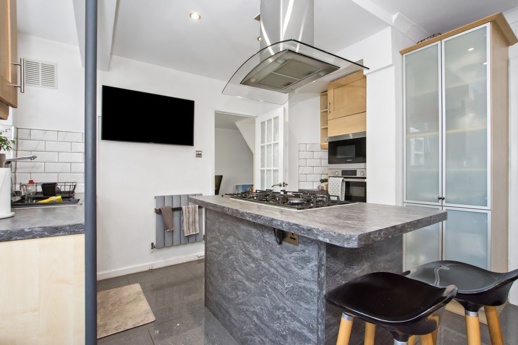 Property photo 3 of 12