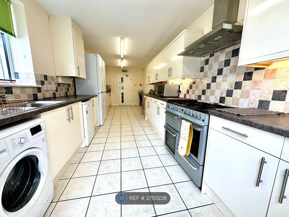 Property photo 2 of 25